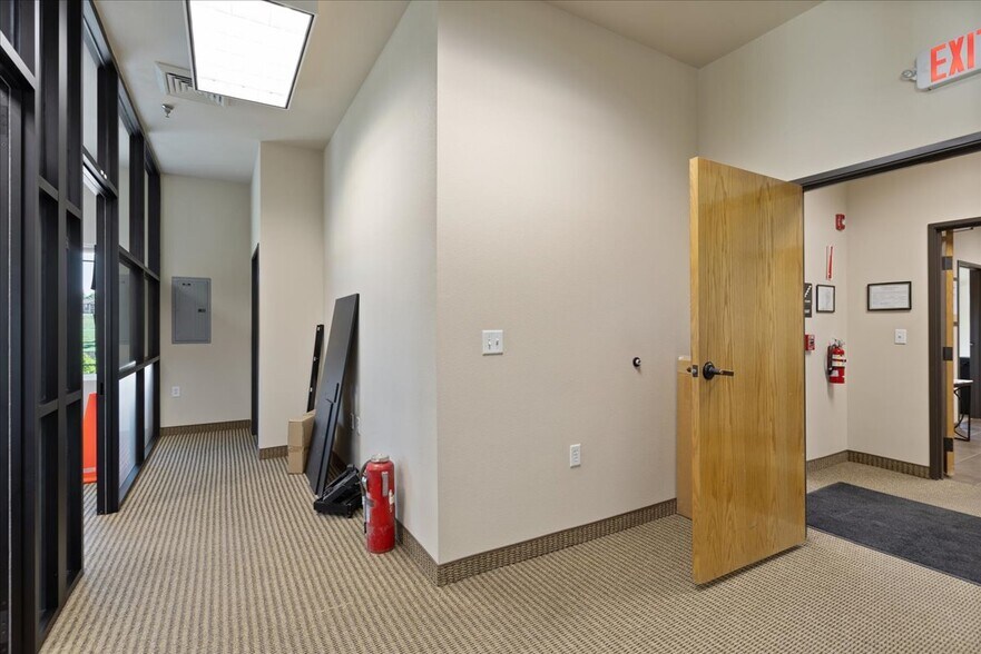 More Photos Of 1103 Old Town Ln, Cheyenne Office For Sale