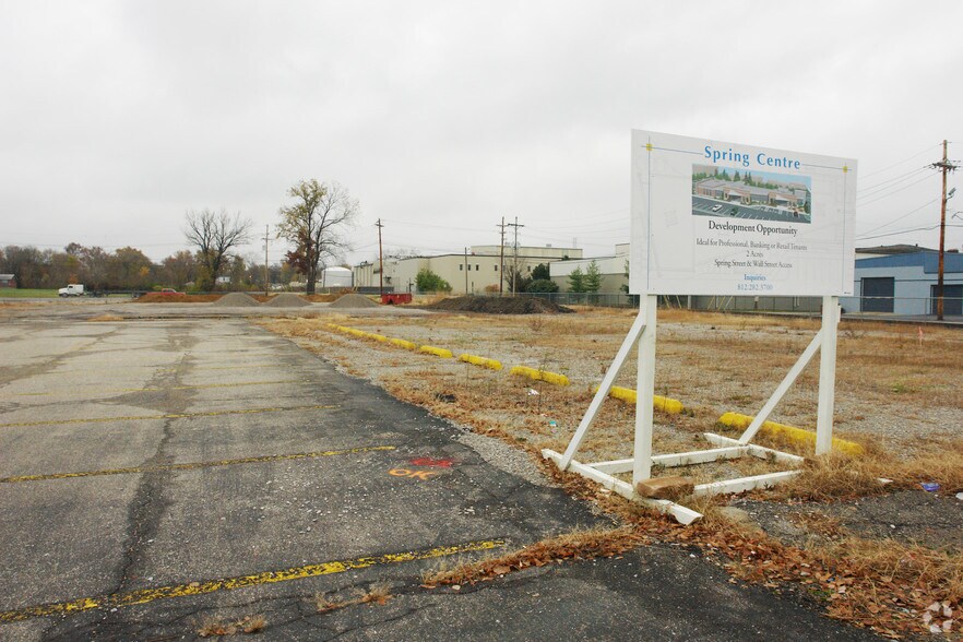 More Photos Of 900 Spring St, Jeffersonville Medical For Lease