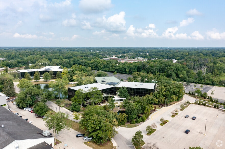 More Photos Of 2333 Waukegan Rd, Bannockburn Unknown For Lease