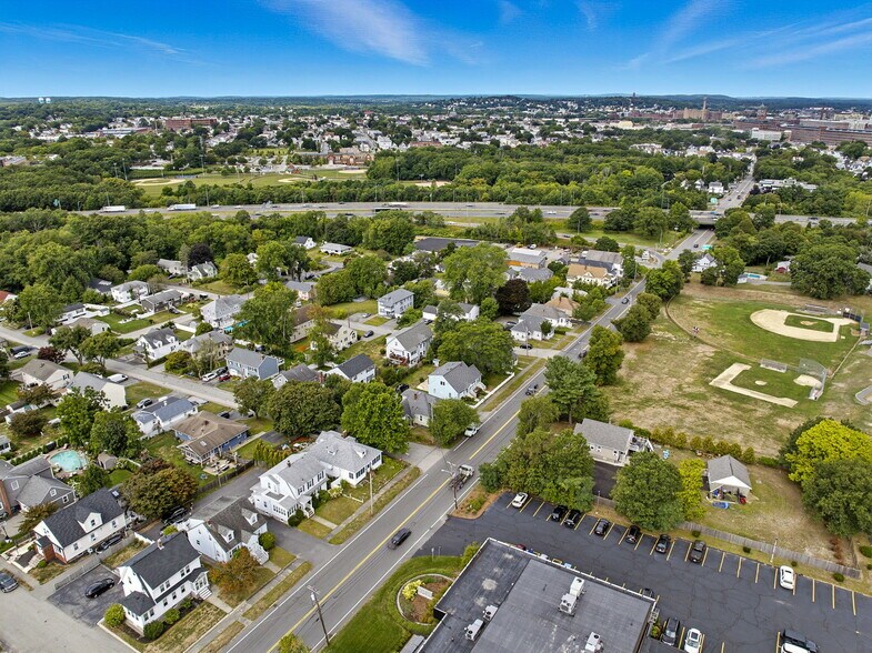 More Photos Of 177-179 Massachusetts Ave, North Andover Apartments For Sale