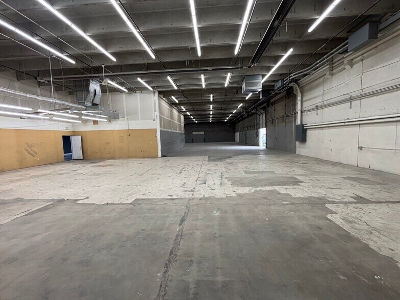 More Photos Of 3000-3066 S Platte River Dr, Englewood Warehouse For Lease