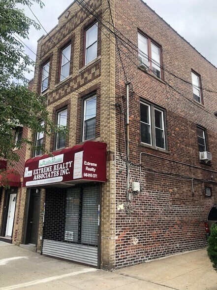More Photos Of 3183 E Tremont Ave, Bronx Office For Sale