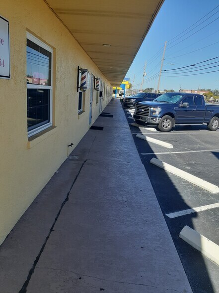 More Photos Of 7120-7190 Seminole Blvd, Seminole Office For Lease