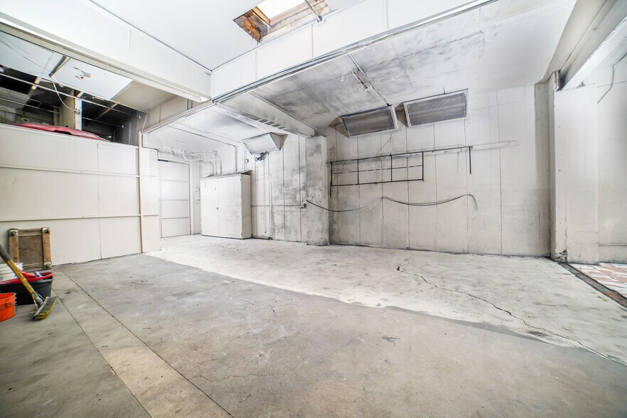 More Photos Of 343 N Clark Ave, Pomona Warehouse For Sale