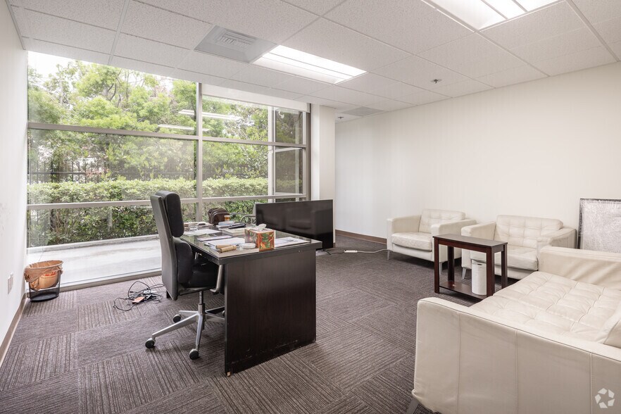 More Photos Of 61 Post, Irvine Flex For Sale