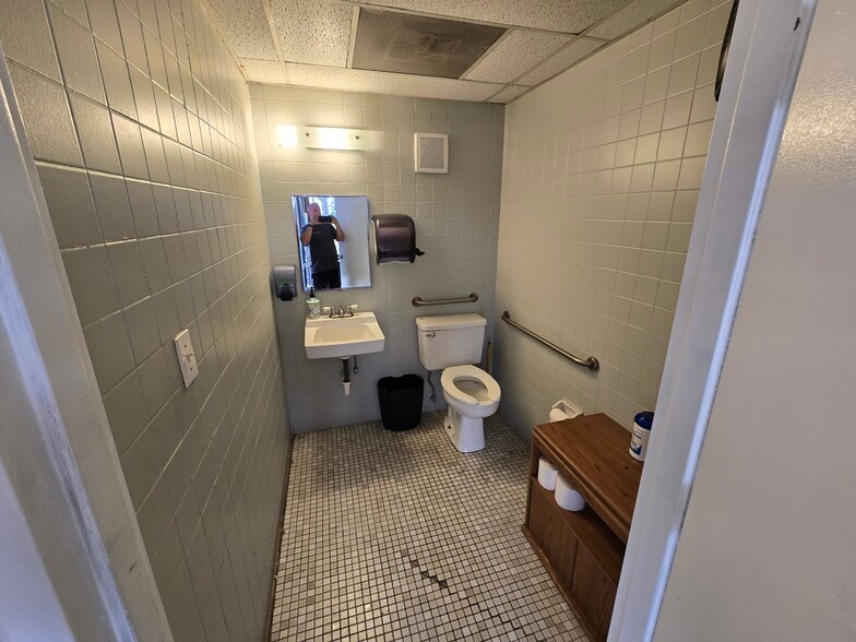 More Photos Of 1137 US Highway 19, Holiday Auto Repair For Sale