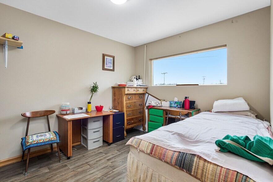 More Photos Of 2001 8th Ave SE, Minot General Retail For Sale