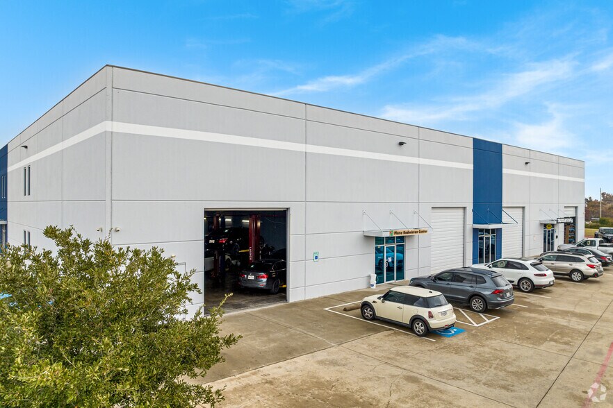 More Photos Of 4050 Premier Dr, Plano Light Manufacturing For Lease