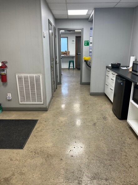 More Photos Of 120 Confederate Dr, Franklin Manufacturing For Sale