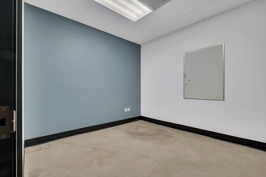 More Photos Of 550 N Golden Circle Dr, Santa Ana Office For Lease