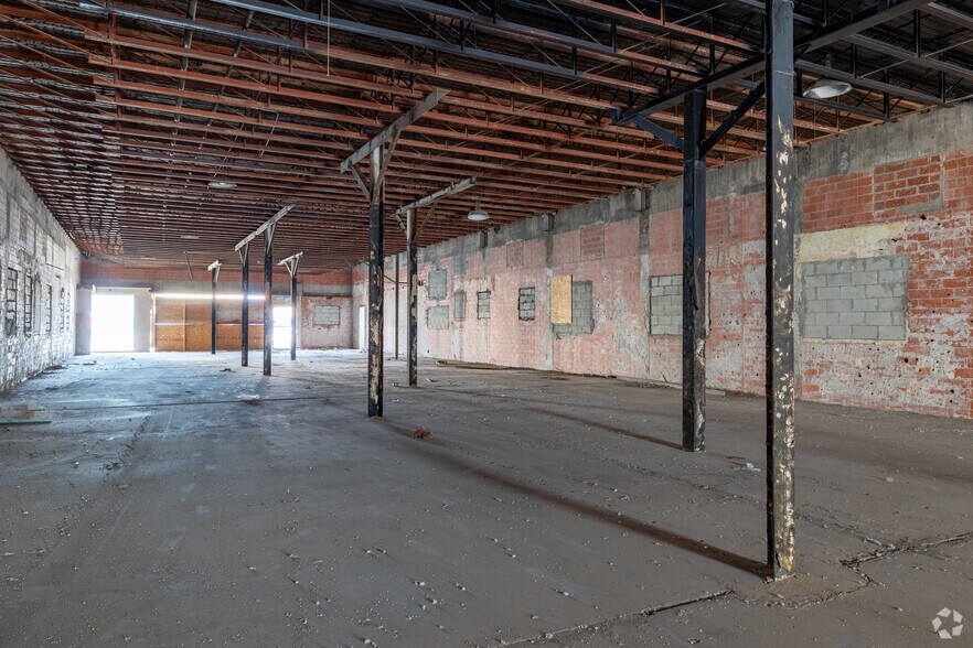 More Photos Of 407 W 2nd St, Odessa Industrial For Sale