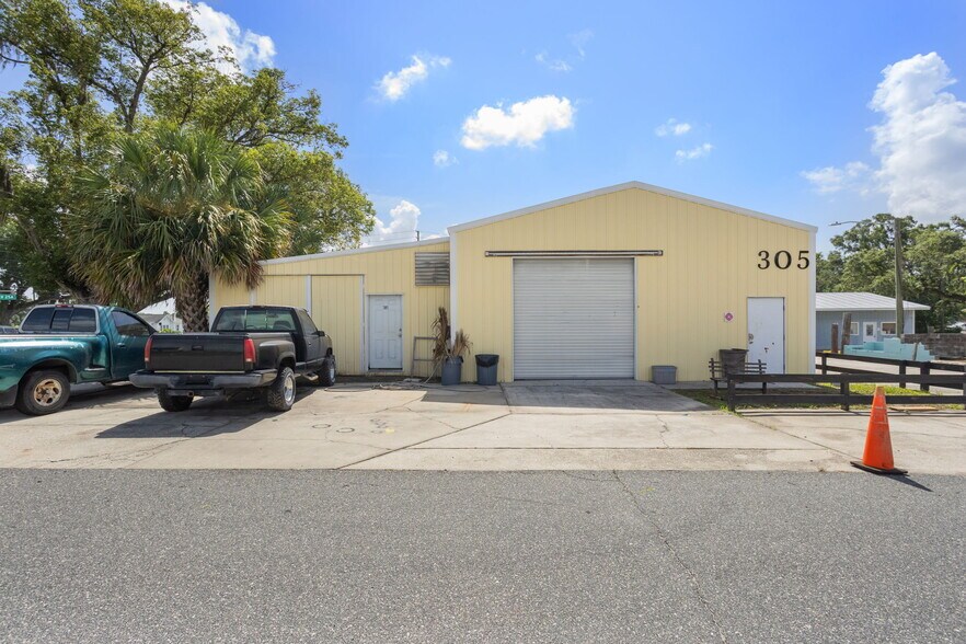 More Photos Of 300 N Dixie Ave, Fruitland Park Self Storage For Sale
