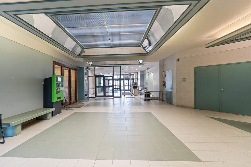 More Photos Of 277 Pleasant St, Dartmouth Office For Lease