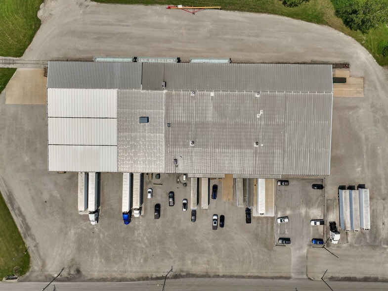 More Photos Of 400 Great Lakes Pky, Bellevue Warehouse For Sale