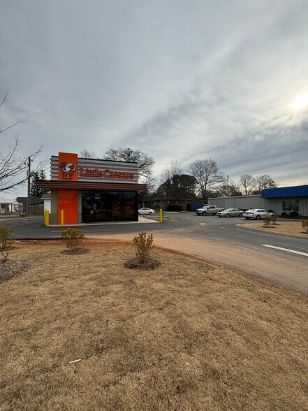 More Photos Of 487 Big a Rd, Toccoa Fast Food For Sale