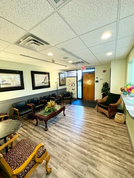 More Photos Of 7525 E Broadway Rd, Mesa Medical For Lease