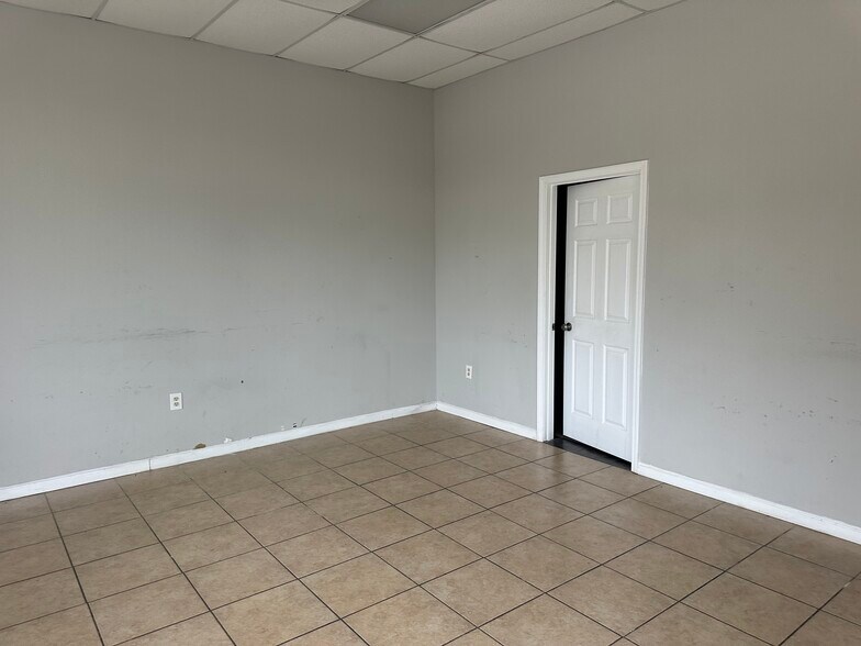 More Photos Of 4150 Jonesboro Rd, Forest Park Freestanding For Lease