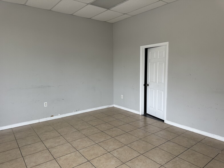 More Photos Of 4150 Jonesboro Rd, Forest Park Freestanding For Lease