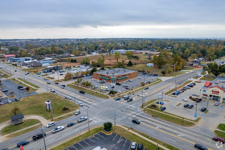 More Photos Of 112 E Ok-152, Mustang Drugstore For Sale