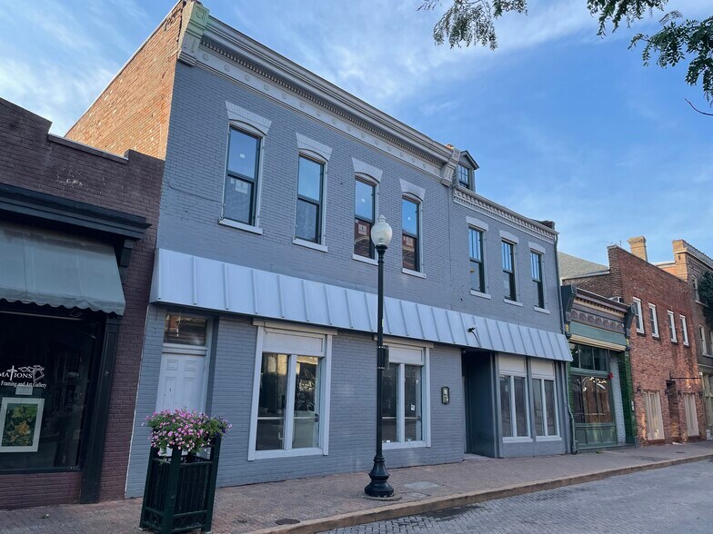 212 N Main St, Saint Charles, MO 63301 Retail For Lease
