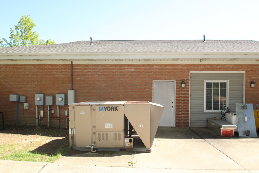 More Photos Of 150 Smokerise Dr, Wadsworth Office Residential For Sale