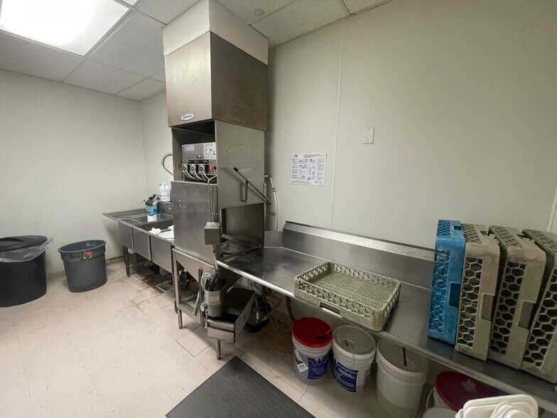 More Photos Of 101 NW Front St, Boardman Restaurant For Sale