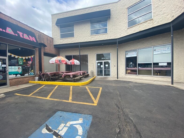 More Photos Of 2010 N Damen Ave, Chicago General Retail For Lease
