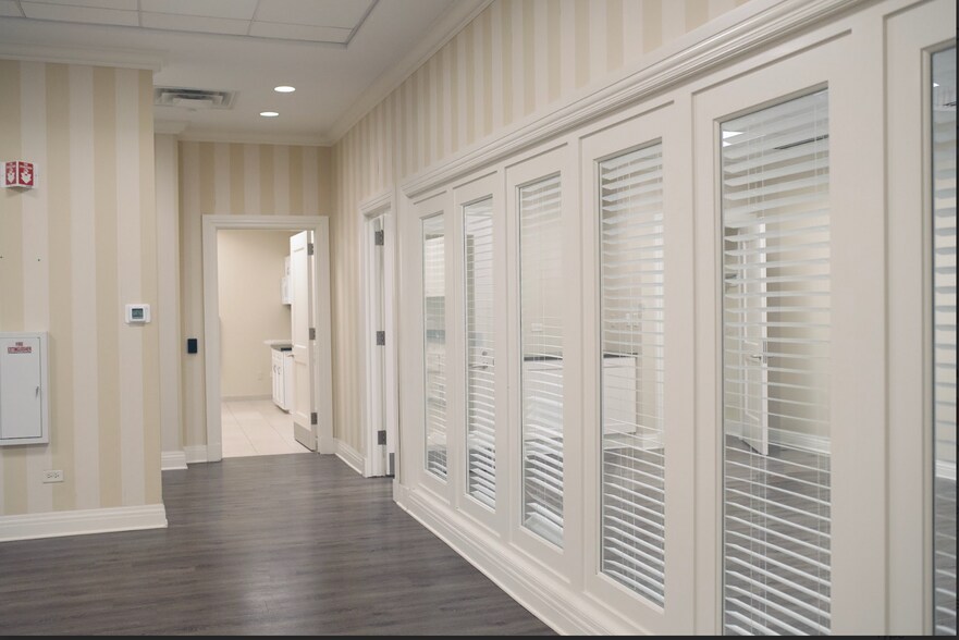 More Photos Of 1350 Lake St, Roselle Office For Lease