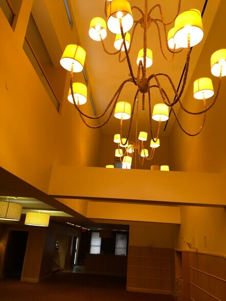 More Photos Of 127 W 4th St, Cincinnati Restaurant For Lease