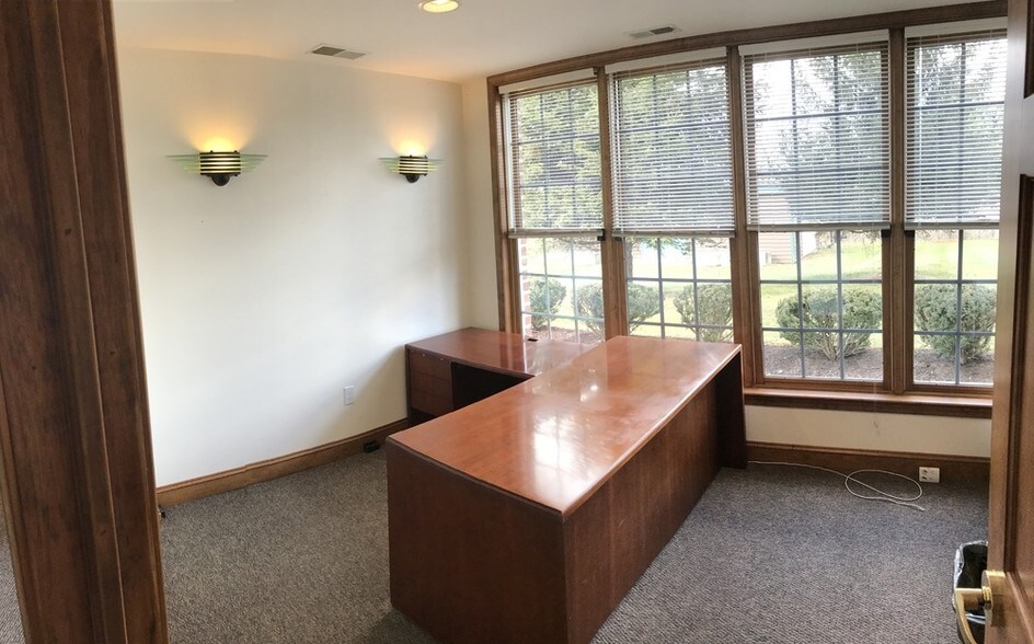 More Photos Of 2970 Corporate Ct, Orefield Medical For Lease