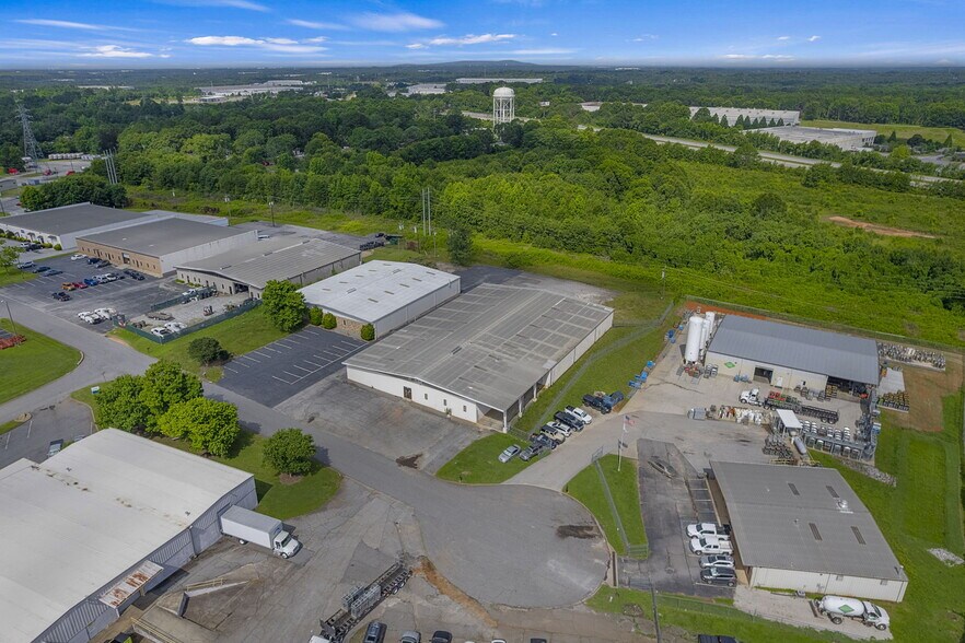 More Photos Of 117 Southwest Dr, Spartanburg Service For Sale