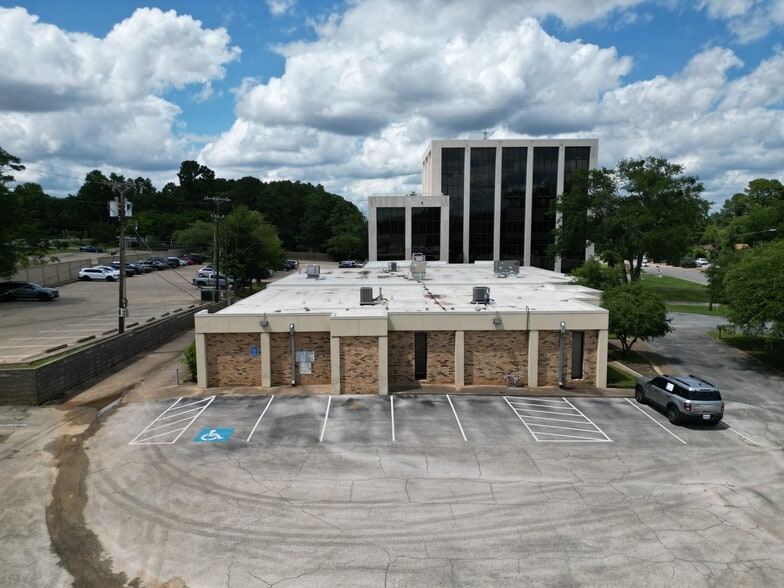More Photos Of 3025 & 3027 S SE 323 loop, Tyler Office For Sale