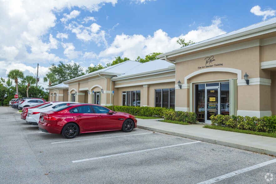 More Photos Of 563-617 SE Central Pky, Stuart Unknown For Lease