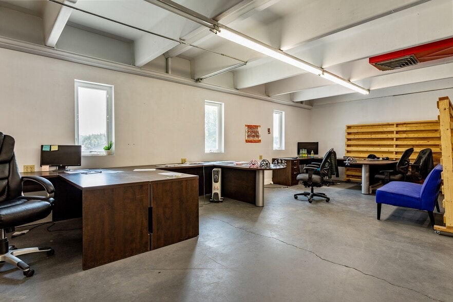 More Photos Of 3535 S Irving St, Sheridan Warehouse For Lease