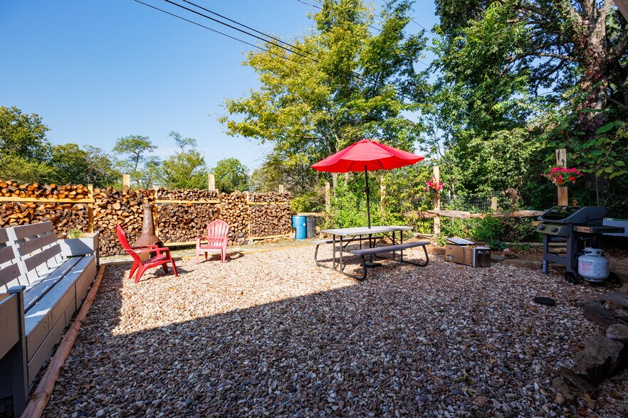 More Photos Of 21588 HWY 71, Winslow General Retail For Sale