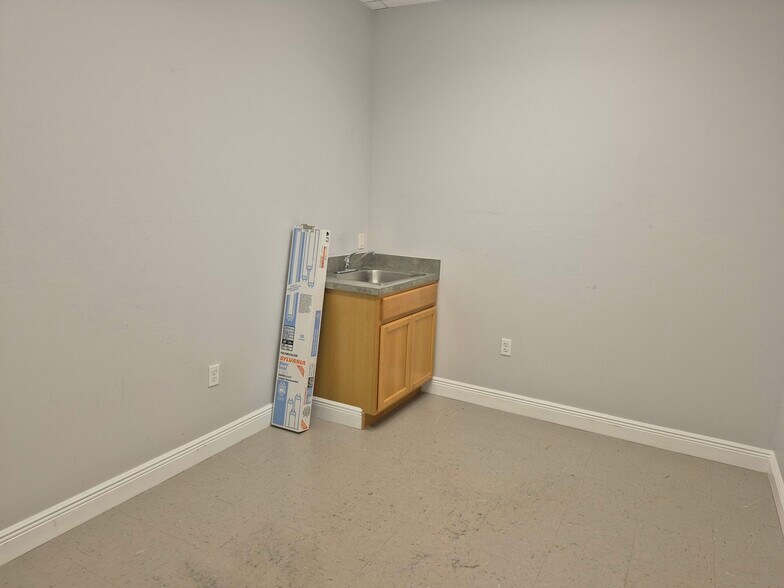 More Photos Of 2104 Del Prado Blvd S, Cape Coral Unknown For Lease