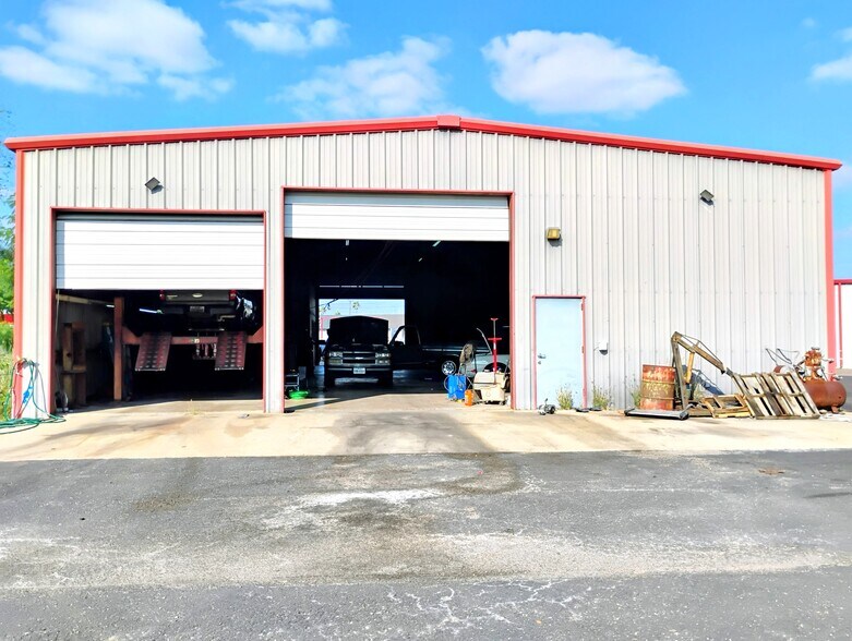 More Photos Of 1501 N 77 Sunshine Strip, Harlingen Auto Repair For Lease