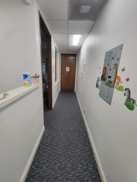 More Photos Of 22148 Sherman Way, Canoga Park Office For Lease