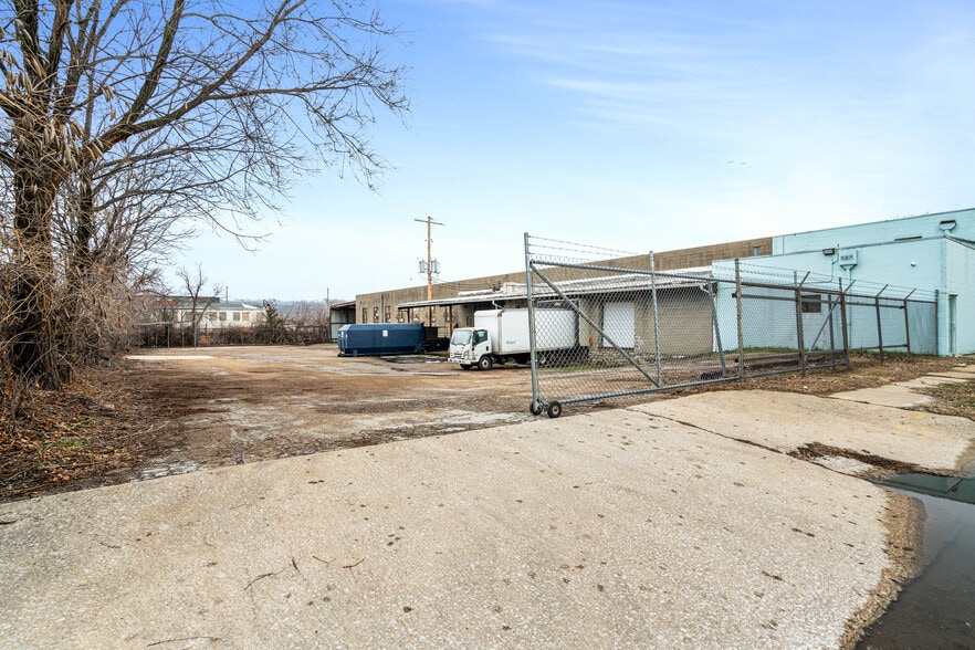 More Photos Of 1641 Crystal Ave, Kansas City Warehouse For Sale