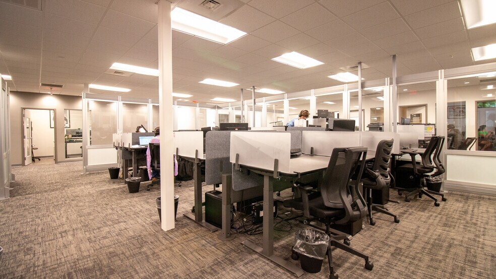 More Photos Of 3707 W Cherry St, Tampa Office For Sale