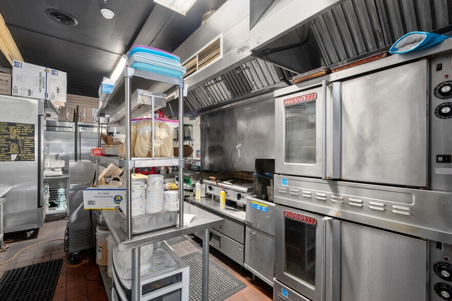 More Photos Of 10-14 Chelmsford St, Chelmsford Storefront For Sale