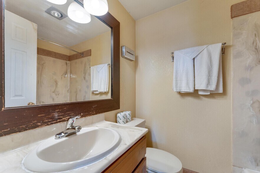 More Photos Of 260 W Main St, Vernal Hotel For Sale