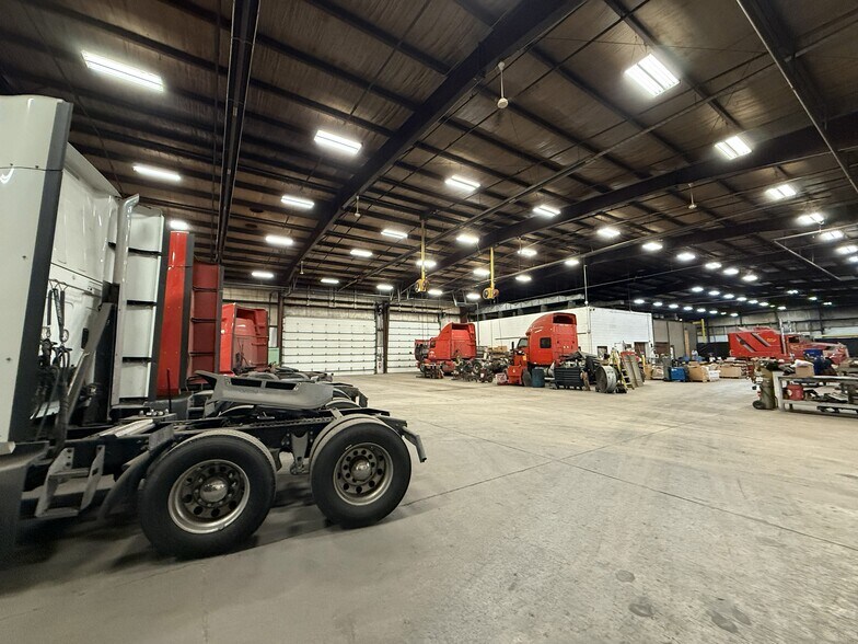 More Photos Of 2090 E 2nd St, Defiance Manufacturing For Lease