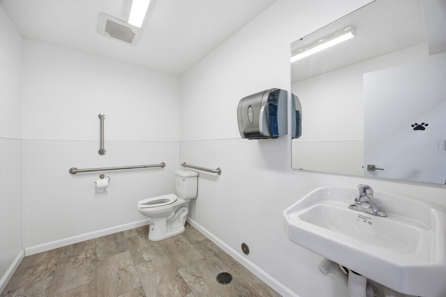 More Photos Of 3320 39th St S, Fargo Warehouse For Sale