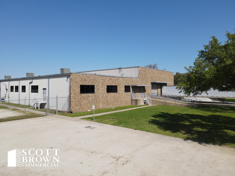 Primary Photo Of 1101 Woods St, Gainesville Warehouse For Sale