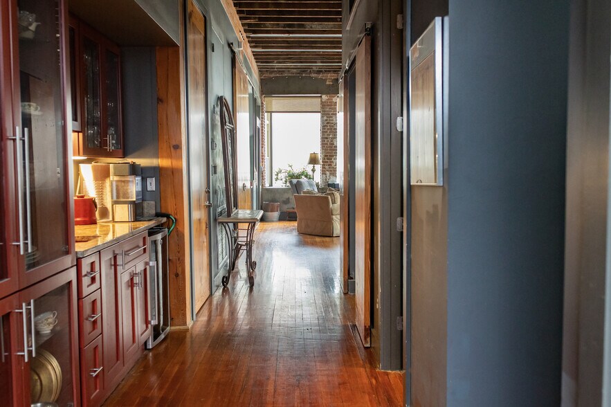 More Photos Of 112 18th St N, Birmingham Storefront For Sale