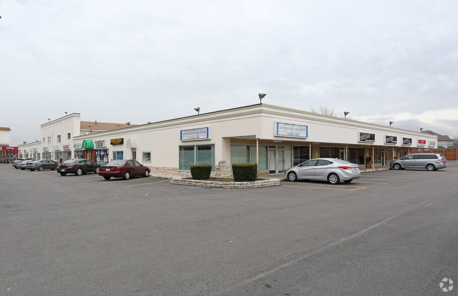 More Photos Of 905-921 W 55th St, Countryside Freestanding For Sale