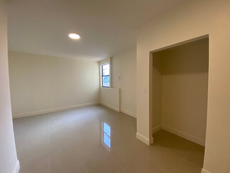 More Photos Of 219 N 21st Ave, Hollywood Storefront Retail Office For Lease