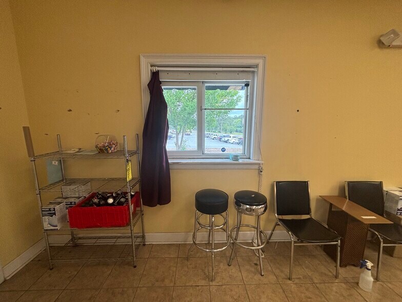 More Photos Of 704 S Us-27, Havana Drugstore For Sale