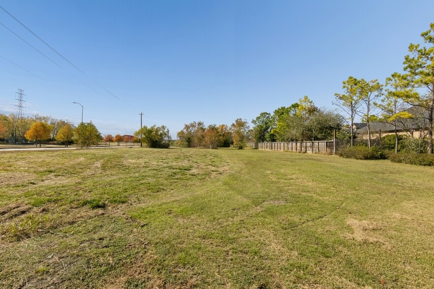 More Photos Of 510 College Ave, South Houston Office For Sale